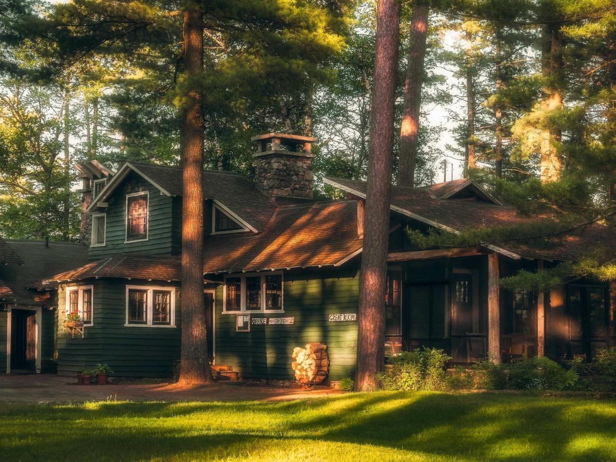 Guest house White Pine Camp *